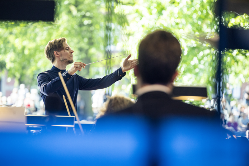 Christopher Lichtenstein dirigerede bl.a. Aarhus Symfoniorkester til Opera i parken i hhv. 2022 og 24